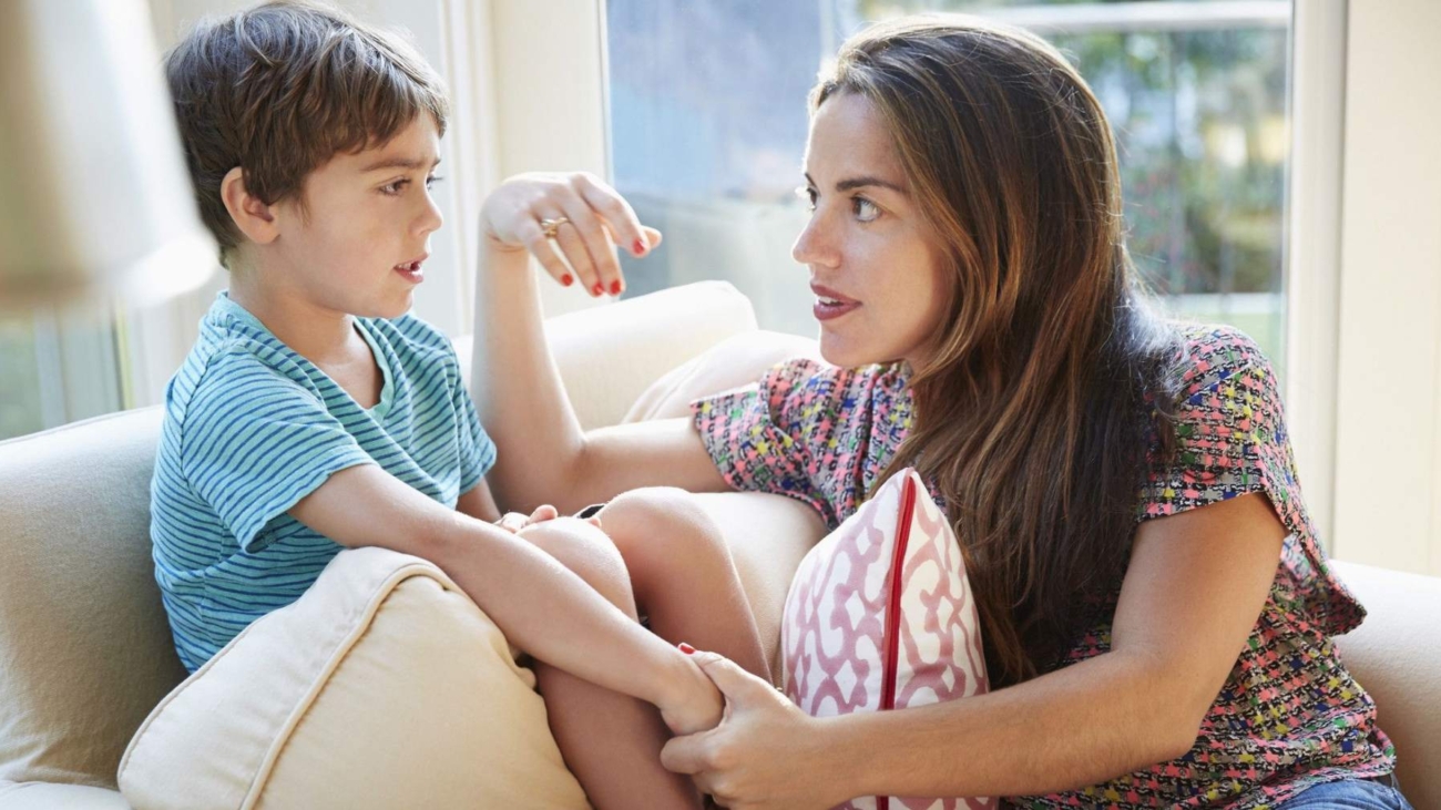 Como os pais podem ajudar os filhos a desenvolver o pensamento crítico