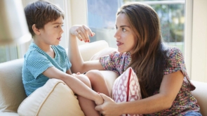 Como os pais podem ajudar os filhos a desenvolver o pensamento crítico
